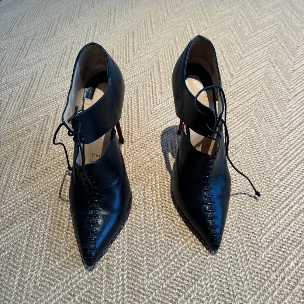 Christian Louboutin lace up court shoes - Picture 2 of 5
